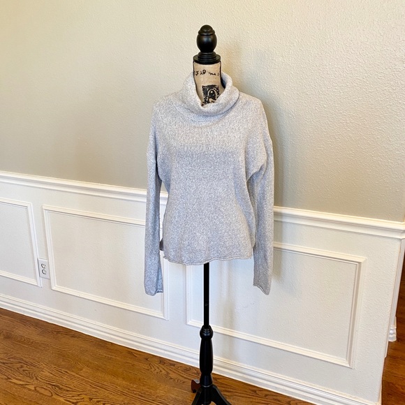 ~ Athleta ~ long sleeve wide turtleneck small - Picture 2 of 6